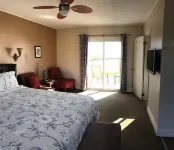 Clifty Cove Motel - balcony