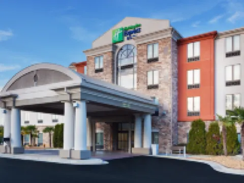 Holiday Inn Express & Suites ROME by IHG ロームのホテル