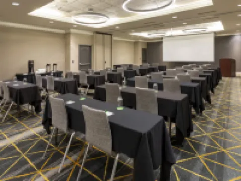 Holiday Inn & Suites MAPLE GROVE NW MPLS-ARBOR LKS by IHG Hotels in Maple Grove