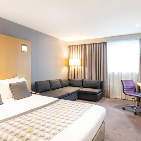 Holiday Inn LONDON - LUTON AIRPORT by IHG