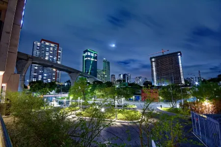 Ramada Encore by Wyndham Berrini Отели рядом с достопримечательностью «Octavio Frias de Oliveira Bridge»