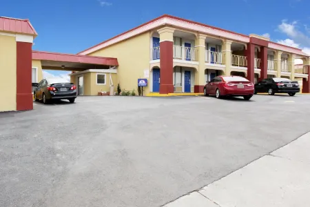 Americas Best Value Inn Weatherford Отели в г. Кастер