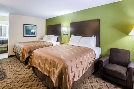 Quality Inn Tanglewood Отели в г. Кейв Спринг