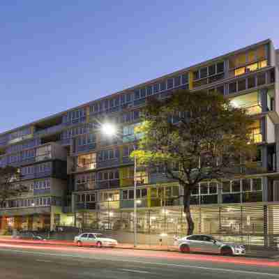 IStay Precinct Adelaide Hotel Exterior