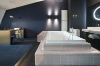 The Dutch Maastricht - Bathtub