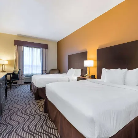 La Quinta Inn & Suites by Wyndham Marshall