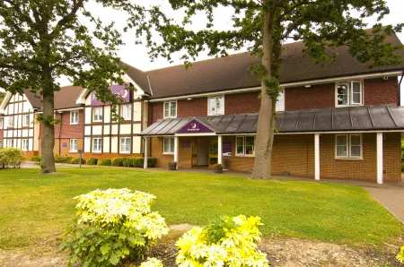 Premier Inn London Gatwick Airport East Отели в г. Копторн