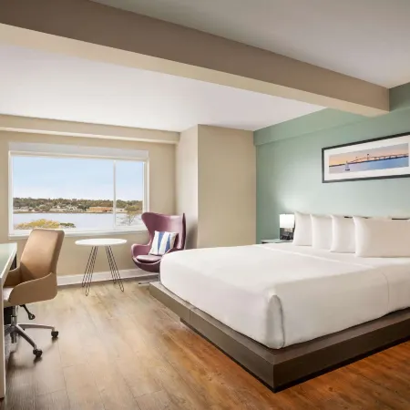 Wyndham Newport Hotel