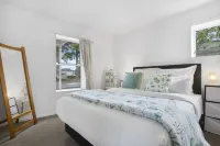 Bright 3-Bedroom Unit - WiFi & Parking Hotel in zona Mount Wellington War Memorial Reserve