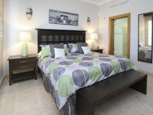 Fully Equipped Apartment Overlooking Golf Course at Luxury Beach Resort