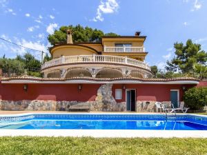 Catalunya Casas: Fantastic Villa in Torrelles, Just 15 km from Barcelona!