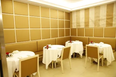 Augustana House and Suites Hotel a 