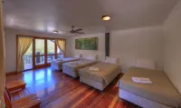 Fraser Island Retreat Hotels near K'gari