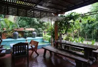 Bansuan Thanormpat Resort Hotels in Saraphi
