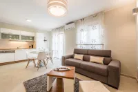 卡拉公寓 Kolovare Beach附近的飯店