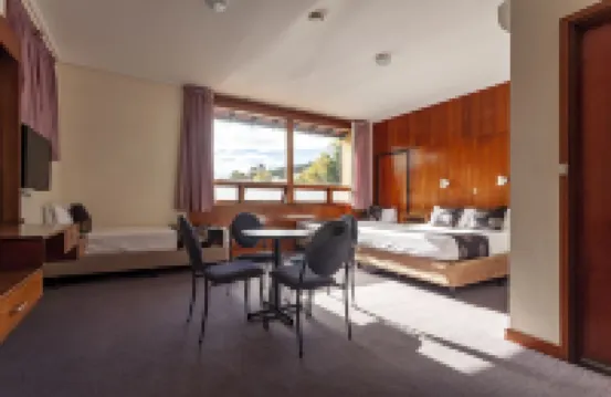 ブラック バッファロー ホテル タスマン橋周辺のホテル