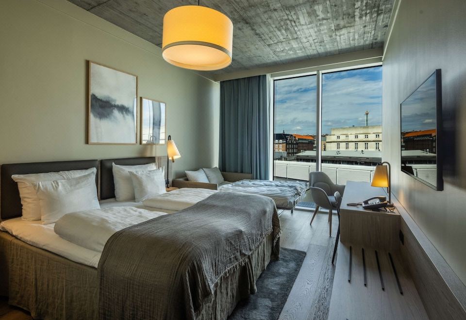 코펜하겐 시내의 야경 이미지