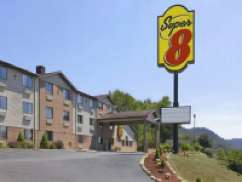 Super 8 by Wyndham Portsmouth Hotels in Scioto County