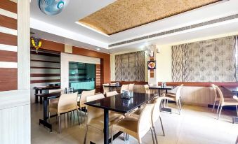 Hotel Naveen Regency - Housity