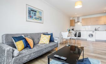 Bright and Cozy 2-Bed Apartment in Dagenham