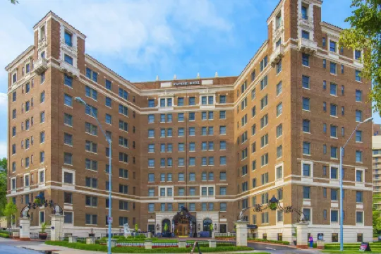 The Raphael Hotel, Autograph Collection