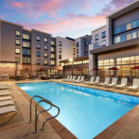 Hampton Inn Long Beach Airport