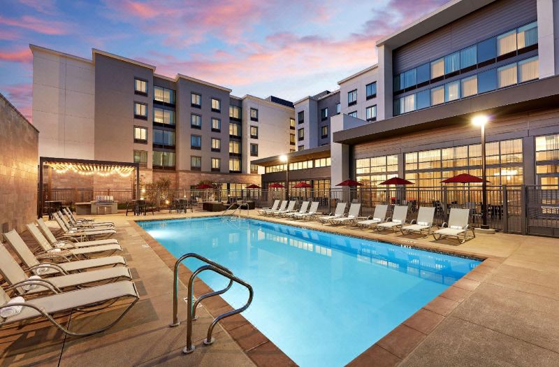 Hampton Inn Long Beach Airport photo 2