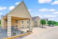 Super 8 by Wyndham de Soto Hotels in De Soto