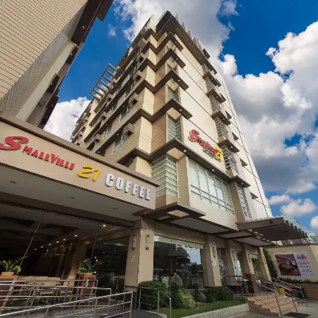 Smallville 21 Hotel Отели рядом с достопримечательностью «Площадь Моло»