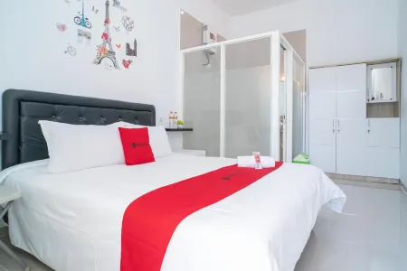 RedDoorz Syariah at Winong Nganjuk Отели рядом с достопримечательностью «Симпанг Лайма Картохархо»