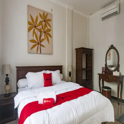 RedDoorz Syariah Plus near Trans Studio Cibubur