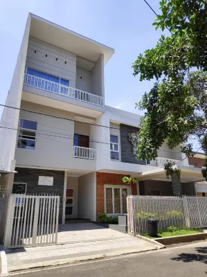 Junggo Tentrem Guest House Hotels in Lowokwaru Subdistrict