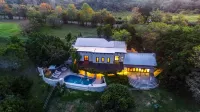 Hog Hollow Country Lodge