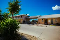 Club Motor Inn Hotels near Narrabri Airport