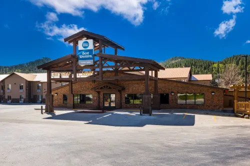 Best Western Golden Spike Inn  Suites - parking