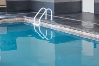 Hampton Inn McPherson - Pools