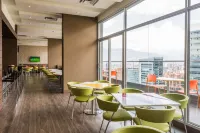 Hampton by Hilton Medellin - 4-stjärniga