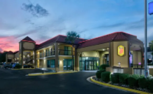 Super 8 by Wyndham Mobile/Tillmans Corner