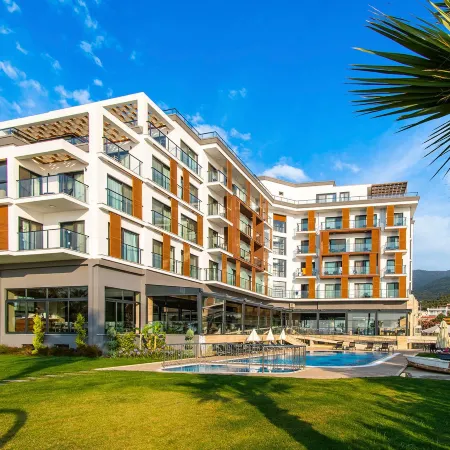 Maia Luxury Beach Hotel & Spa