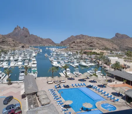 Marinaterra Hotel & Spa Отели рядом с достопримечательностью «Barajitas Canyon»