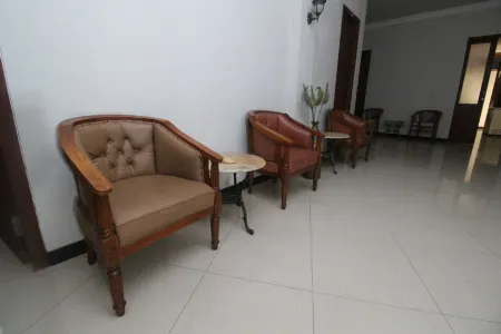 Hotel Permata Отели в г. Пачитан