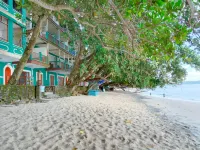 Kondominium Pantai Carita Selatan Hotels in Carita