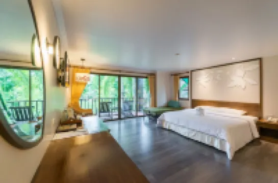 The Leaf on the Sands by Katathani