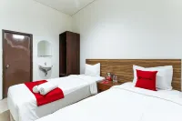 RedDoorz @ Urip Sumoharjo Solo Hotels in Jebres