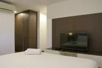 Elegant and Spacious 2Br at Apartment Simprug Park Residences Hotel di Kebayoran Lama