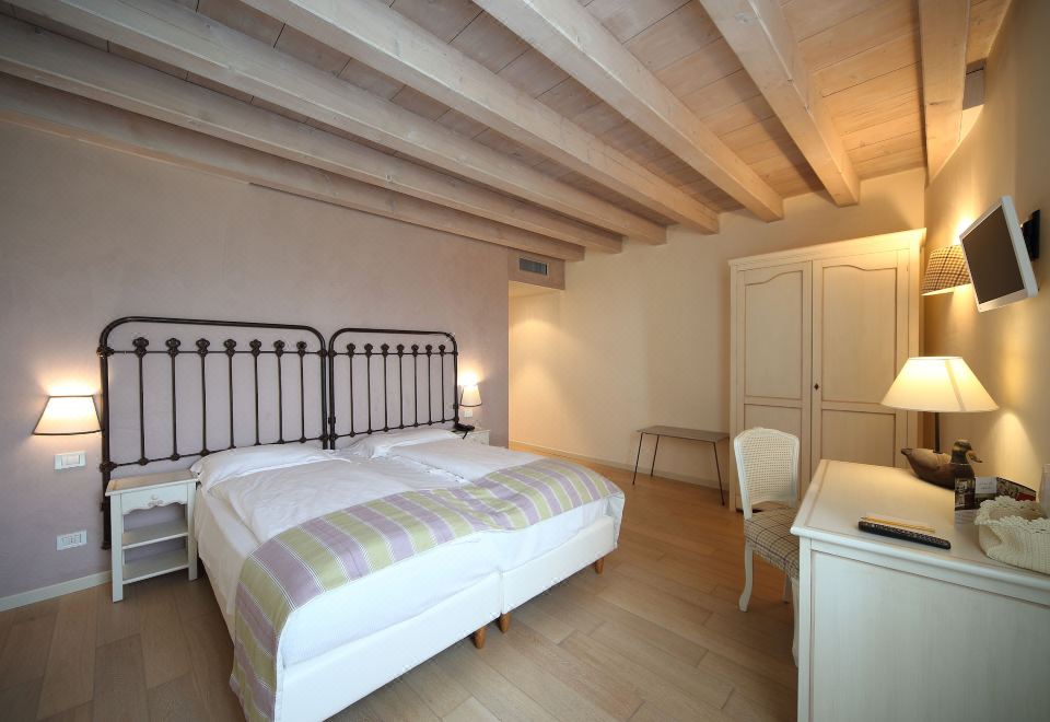 Hotel Villa Moron - Housity