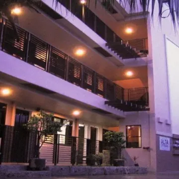 Holiday Suites Business District (Empire Suites Hotel)