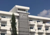 廊開府伊亞拉飯店 住宿飯店