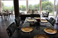 Glenda's Guest Suites - breakfast