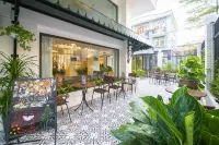 鎮國漢娜住宿酒店 鄰近VNU University of Engineering and Technology的酒店